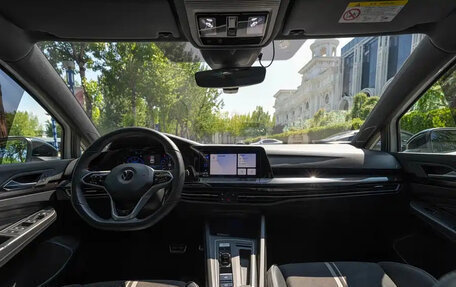 Volkswagen Golf VIII, 2022 год, 1 710 000 рублей, 12 фотография