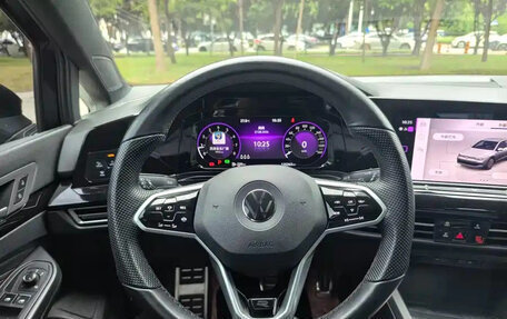 Volkswagen Golf VIII, 2022 год, 1 710 000 рублей, 9 фотография