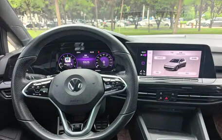Volkswagen Golf VIII, 2022 год, 1 710 000 рублей, 7 фотография