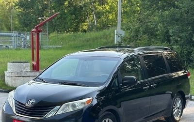Toyota Sienna III, 2014 год, 2 150 000 рублей, 1 фотография