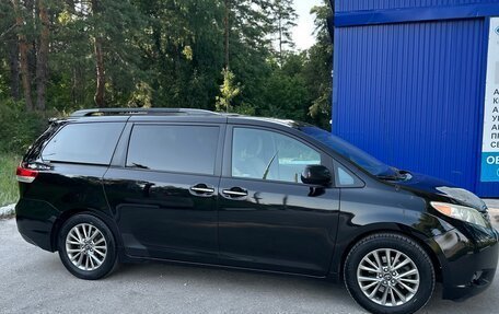 Toyota Sienna III, 2014 год, 2 150 000 рублей, 4 фотография