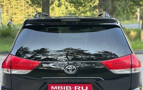 Toyota Sienna III, 2014 год, 2 150 000 рублей, 6 фотография
