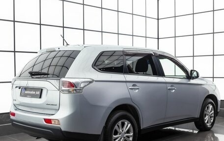 Mitsubishi Outlander III рестайлинг 3, 2013 год, 1 499 000 рублей, 4 фотография
