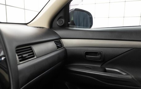 Mitsubishi Outlander III рестайлинг 3, 2013 год, 1 499 000 рублей, 14 фотография