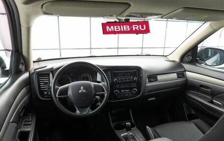 Mitsubishi Outlander III рестайлинг 3, 2013 год, 1 499 000 рублей, 9 фотография