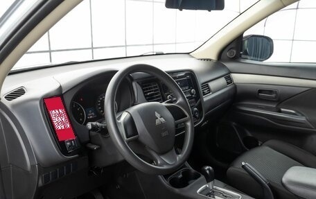 Mitsubishi Outlander III рестайлинг 3, 2013 год, 1 499 000 рублей, 11 фотография