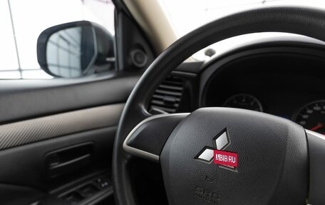 Mitsubishi Outlander III рестайлинг 3, 2013 год, 1 499 000 рублей, 13 фотография