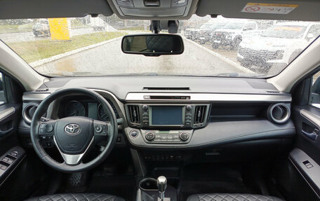 Toyota RAV4, 2017 год, 2 290 000 рублей, 14 фотография