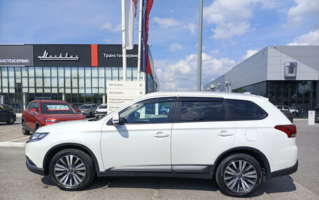 Mitsubishi Outlander III рестайлинг 3, 2020 год, 2 400 000 рублей, 10 фотография