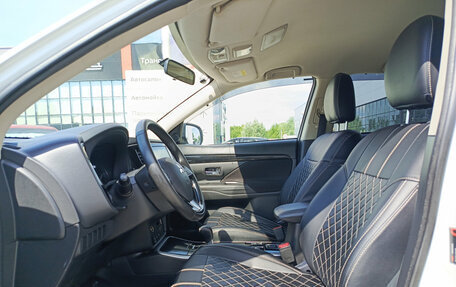 Mitsubishi Outlander III рестайлинг 3, 2020 год, 2 400 000 рублей, 20 фотография