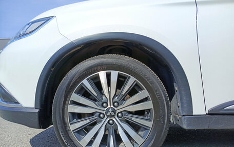 Mitsubishi Outlander III рестайлинг 3, 2020 год, 2 400 000 рублей, 22 фотография