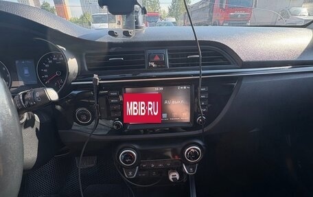 KIA Rio IV, 2018 год, 1 300 000 рублей, 8 фотография