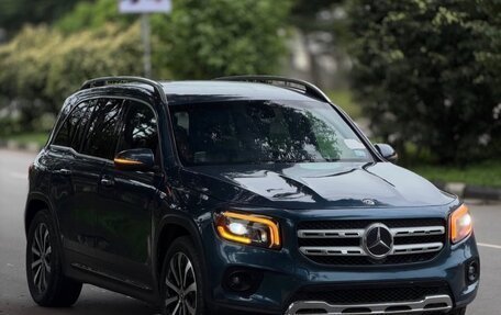 Mercedes-Benz GLB, 2023 год, 2 300 000 рублей, 1 фотография