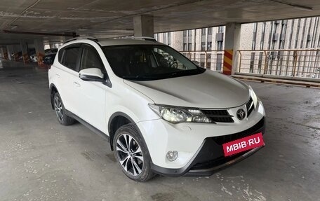 Toyota RAV4, 2015 год, 3 000 000 рублей, 3 фотография