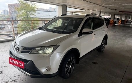 Toyota RAV4, 2015 год, 3 000 000 рублей, 2 фотография