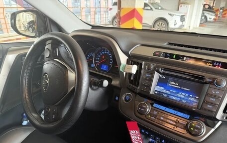 Toyota RAV4, 2015 год, 3 000 000 рублей, 11 фотография