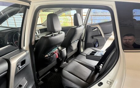 Toyota RAV4, 2015 год, 3 000 000 рублей, 14 фотография