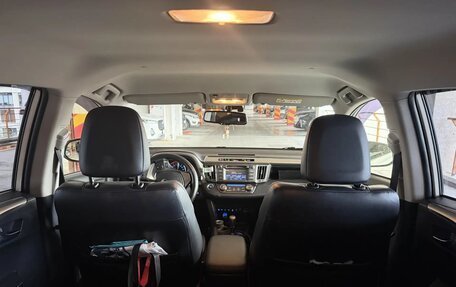 Toyota RAV4, 2015 год, 3 000 000 рублей, 16 фотография