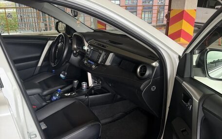 Toyota RAV4, 2015 год, 3 000 000 рублей, 12 фотография