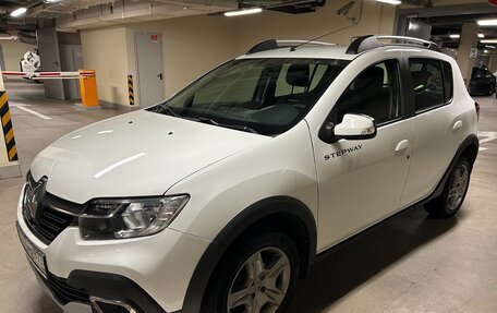 Renault Sandero II рестайлинг, 2021 год, 1 200 000 рублей, 2 фотография