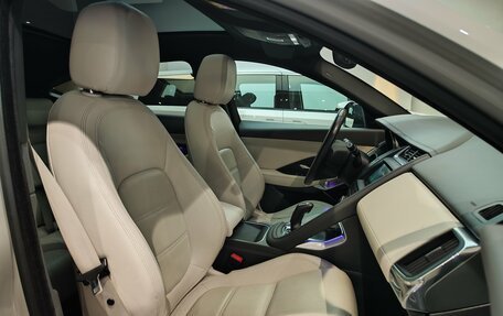 Jaguar E-Pace, 2018 год, 2 440 000 рублей, 13 фотография
