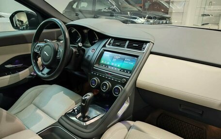 Jaguar E-Pace, 2018 год, 2 440 000 рублей, 14 фотография
