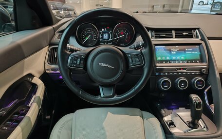 Jaguar E-Pace, 2018 год, 2 440 000 рублей, 17 фотография