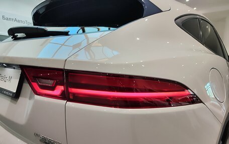 Jaguar E-Pace, 2018 год, 2 440 000 рублей, 29 фотография