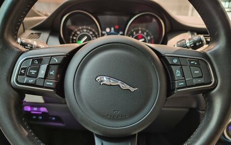 Jaguar E-Pace, 2018 год, 2 440 000 рублей, 18 фотография
