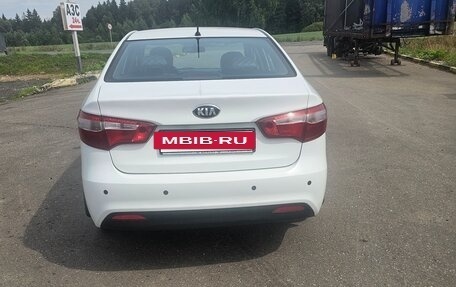 KIA Rio III рестайлинг, 2013 год, 690 000 рублей, 2 фотография