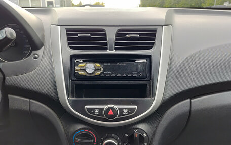 Hyundai Solaris II рестайлинг, 2012 год, 637 000 рублей, 18 фотография