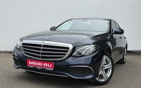 Mercedes-Benz E-Класс, 2019 год, 3 550 000 рублей, 1 фотография