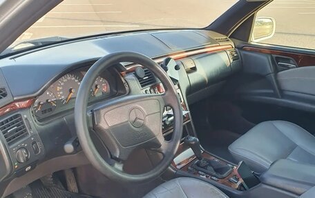 Mercedes-Benz E-Класс, 1997 год, 285 000 рублей, 8 фотография