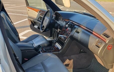 Mercedes-Benz E-Класс, 1997 год, 285 000 рублей, 7 фотография