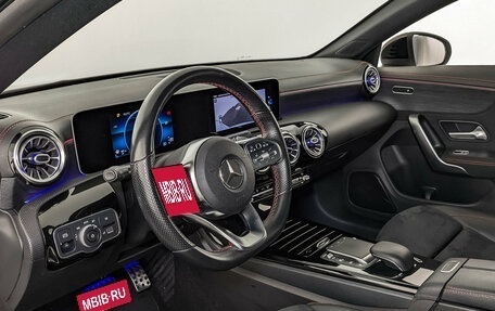 Mercedes-Benz CLA, 2020 год, 2 800 000 рублей, 15 фотография
