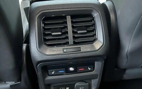 Volkswagen Tiguan II, 2018 год, 2 639 000 рублей, 14 фотография