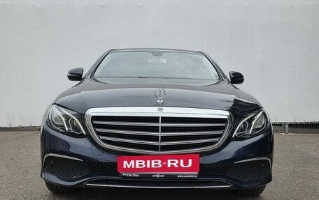 Mercedes-Benz E-Класс, 2019 год, 3 550 000 рублей, 2 фотография