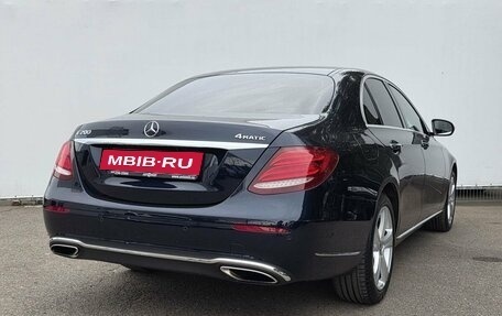 Mercedes-Benz E-Класс, 2019 год, 3 550 000 рублей, 5 фотография