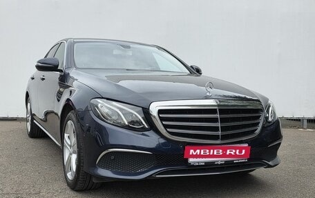 Mercedes-Benz E-Класс, 2019 год, 3 550 000 рублей, 3 фотография