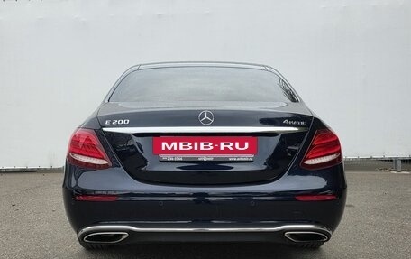 Mercedes-Benz E-Класс, 2019 год, 3 550 000 рублей, 6 фотография