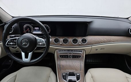 Mercedes-Benz E-Класс, 2019 год, 3 550 000 рублей, 11 фотография