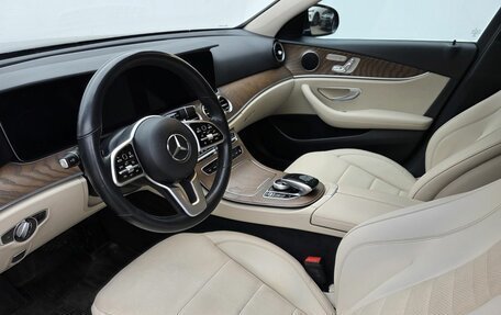 Mercedes-Benz E-Класс, 2019 год, 3 550 000 рублей, 9 фотография