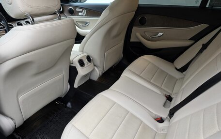 Mercedes-Benz E-Класс, 2019 год, 3 550 000 рублей, 10 фотография