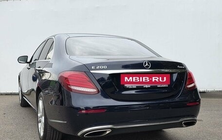 Mercedes-Benz E-Класс, 2019 год, 3 550 000 рублей, 7 фотография