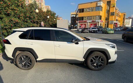 Toyota RAV4, 2025 год, 4 300 000 рублей, 2 фотография