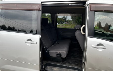Nissan Serena III, 2007 год, 800 000 рублей, 12 фотография