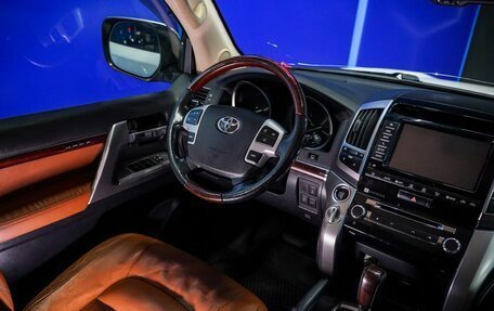 Toyota Land Cruiser 200, 2015 год, 3 470 000 рублей, 28 фотография