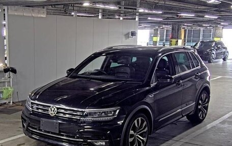 Volkswagen Tiguan II, 2018 год, 2 115 000 рублей, 3 фотография
