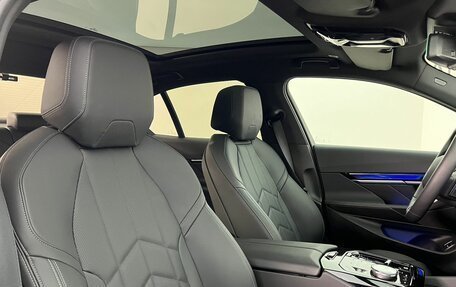 BMW 5 серия, 2025 год, 6 850 000 рублей, 15 фотография
