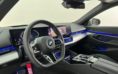 BMW 5 серия, 2025 год, 6 850 000 рублей, 10 фотография
